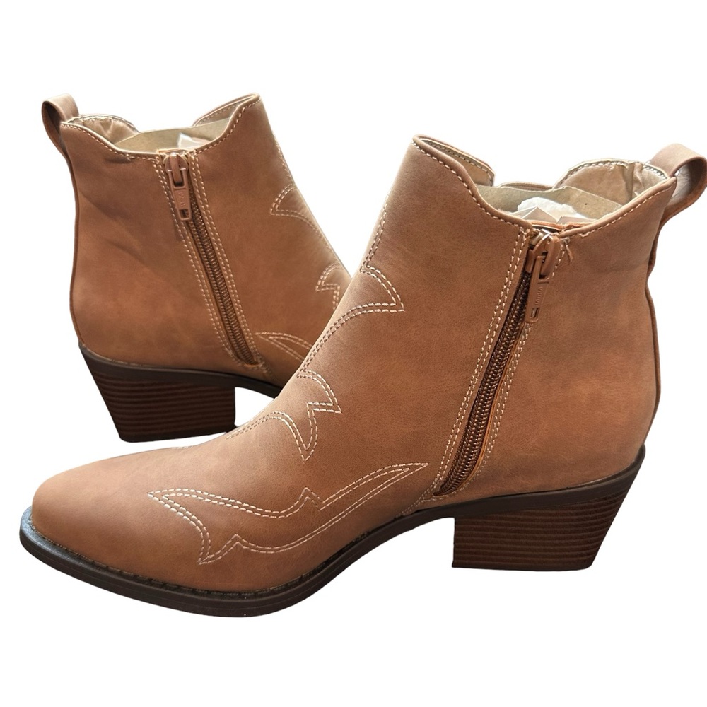 New w/Box Serra Size 8 Tan Cowboy Boot Bootie